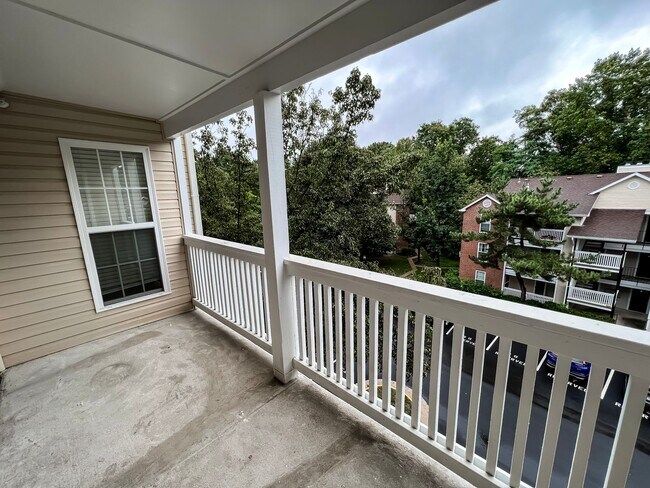 Building Photo - Charming 1 Bed 1 Bath Unit With Private Balcony In The Fountains At McLean - Water Included