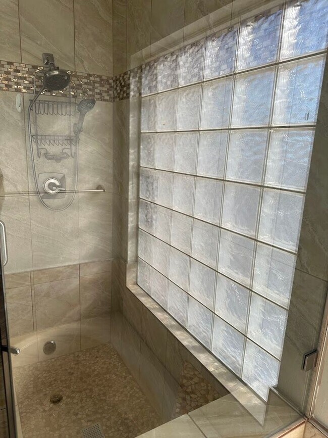 Building Photo - Gorgeous 4 bedroom Scottsdale home with POOL and 3 car garage