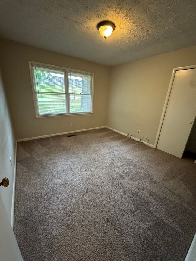 Building Photo - 1215 Wildoak Dr