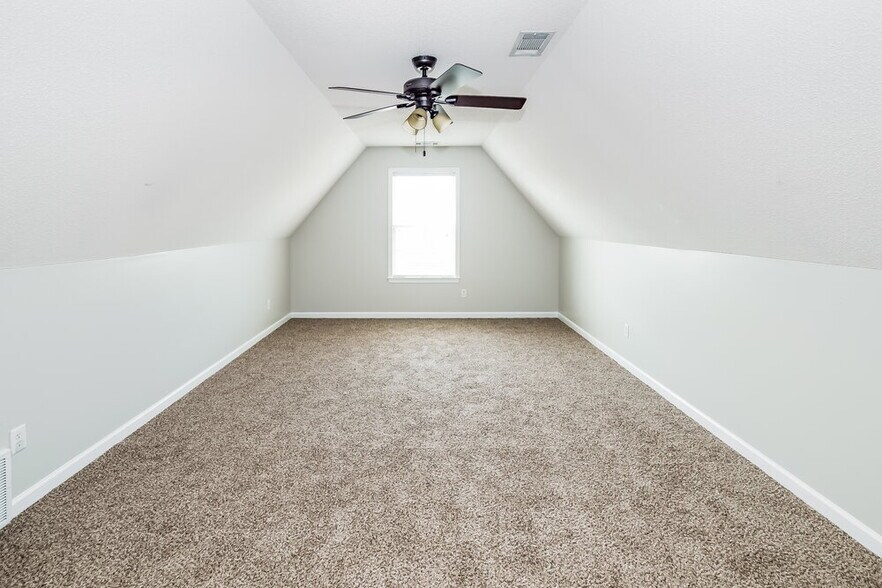 Building Photo - 10215 Morning Hill Dr