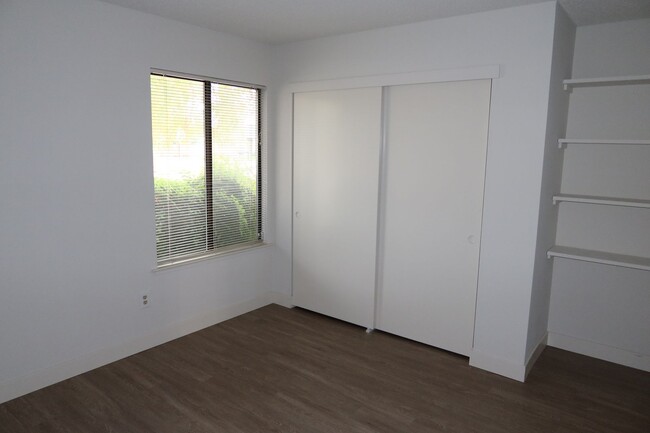 Building Photo - 2 Bedroom, 2 Bath, 1 Car Half-plex in the ...