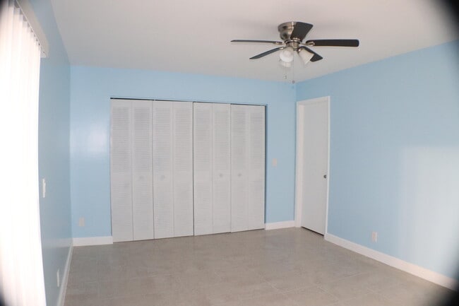 Building Photo - 464 Burgundy N