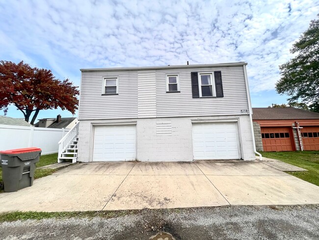 Building Photo - Beaver Falls - 2 bedroom 1 Bath Home