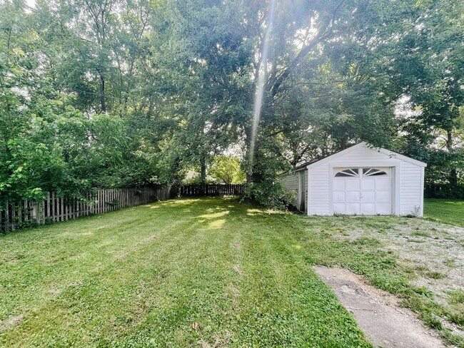 Building Photo - 810 S Luick Ave
