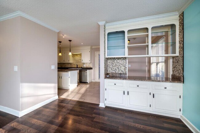 Building Photo - 921 Arnaud St