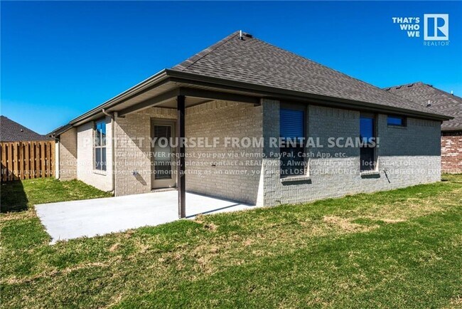 Building Photo - 124 N Benchmark Ln