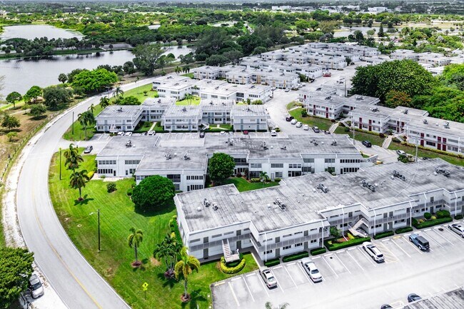 Building Photo - 3120 Lake Osborne Dr