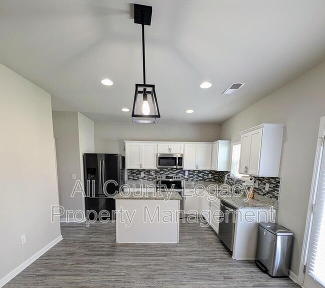 Building Photo - 1313 Brookstone Lake Dr