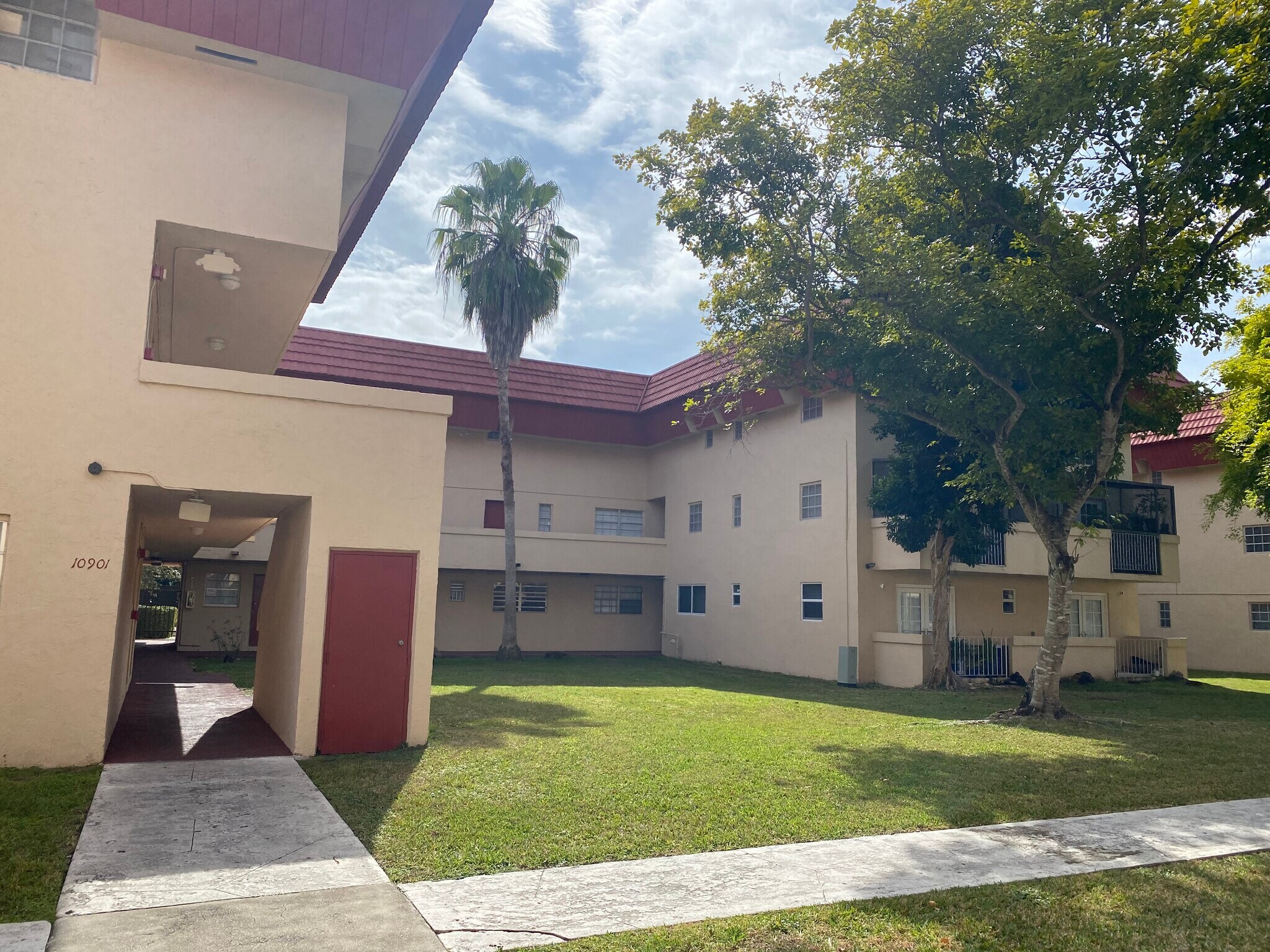Building Photo - 10901 SW 88th St