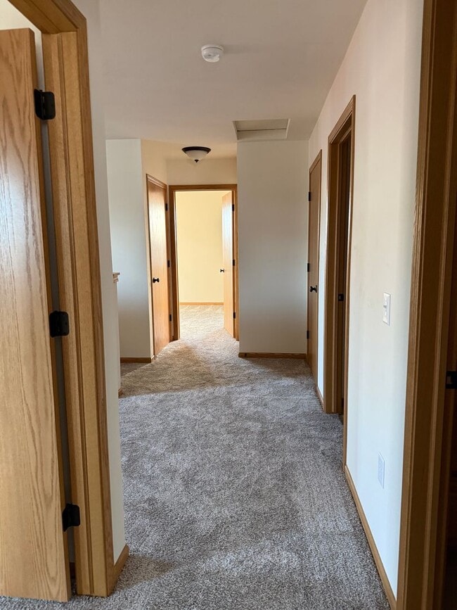 Building Photo - 543