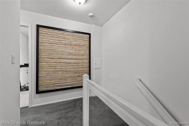 Building Photo - 704 Oakbrook Ridge Dr