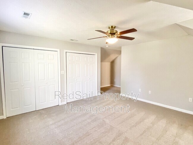 Building Photo - 102 Thunderbird Ln