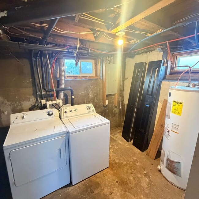 Building Photo - 2216 N Oak St