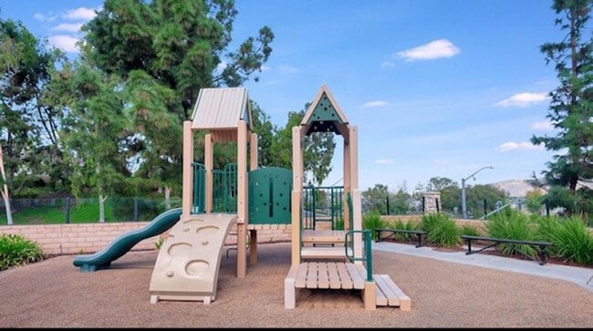 Building Photo - Carmel Mountain Ranch- Elegant Townhome in...