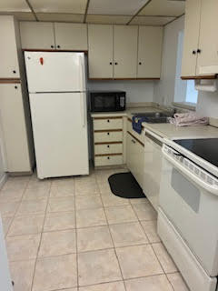 Building Photo - 4657 Fountains Dr S