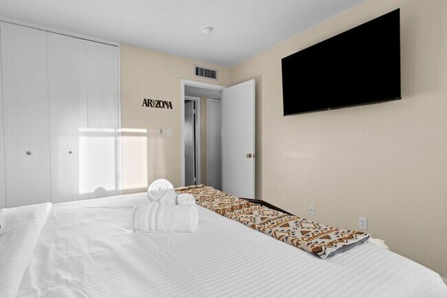 Building Photo - UN-FURNISHED!! 3 Bedroom/ 2Bath in Heart of Scottsdale!!