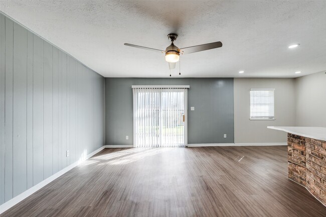 Building Photo - 5426 Fairgreen Ln