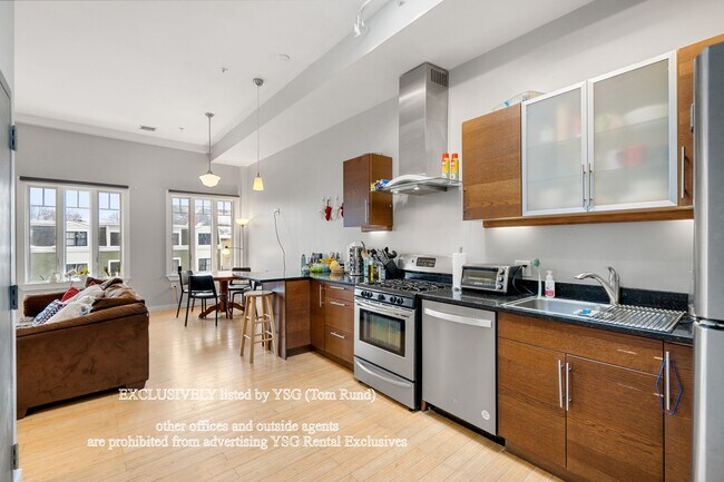 Building Photo - 1431 Tremont St