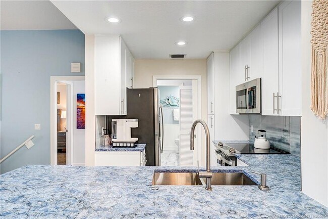 Building Photo - 391 NE Plantation Rd