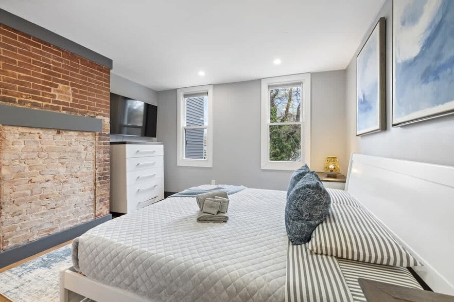 Building Photo - 341 Palisade Ave