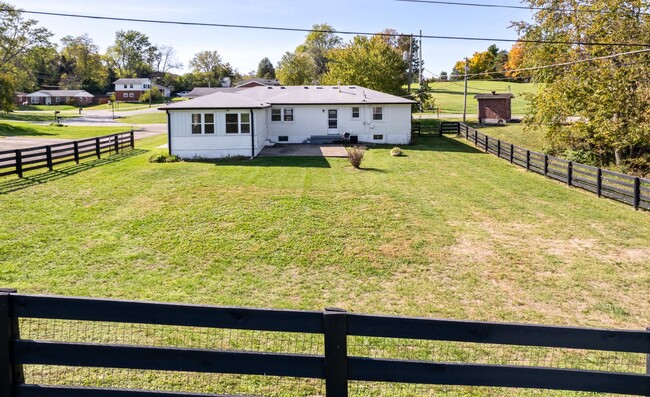 Building Photo - Home near Shelbyville Country Club For Rent