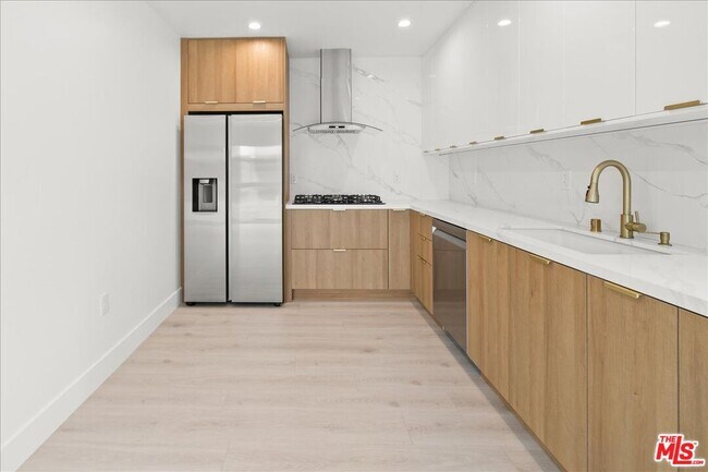 Building Photo - 4922 S Centinela Ave