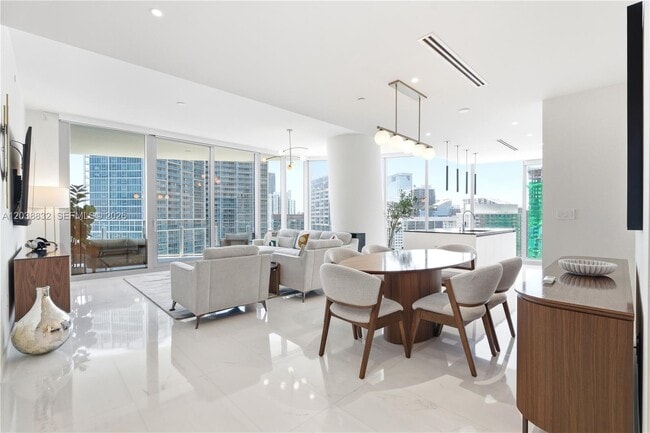 Building Photo - 300 Biscayne Blvd Way