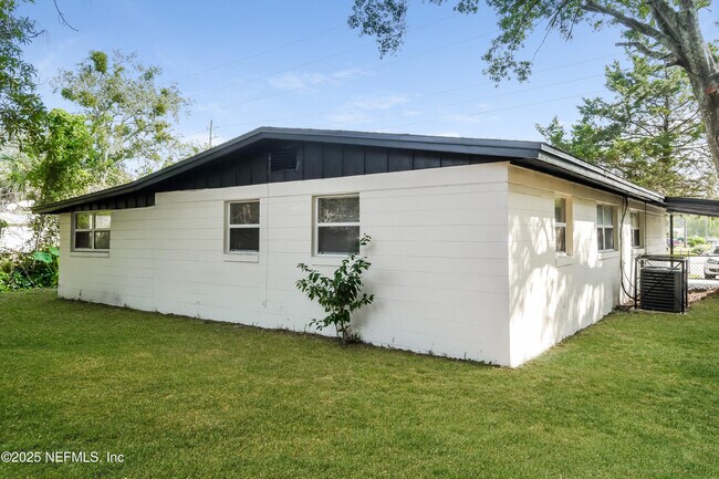 Building Photo - 2166 Jammes Rd