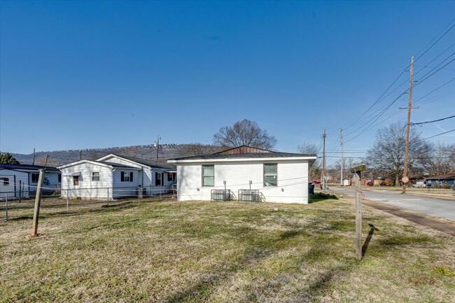 Building Photo - 3700 Dorris St