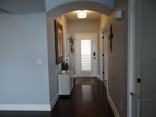 Building Photo - Furnished Room for Rent