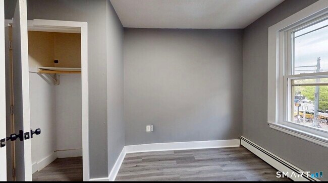 Building Photo - 666 Main St