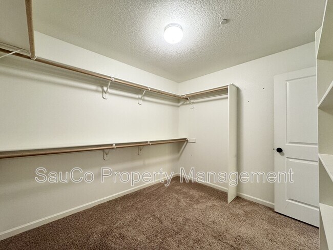 Building Photo - 11877 NW Cedar Ct