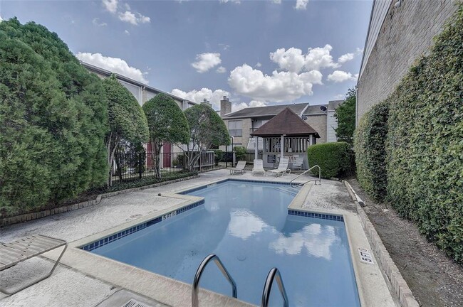 Building Photo - 2100 Wilcrest Dr