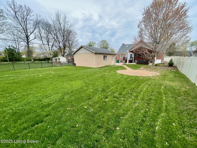 Building Photo - 4611 Beaver Rd