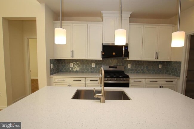 Building Photo - 390 Scranton Ln