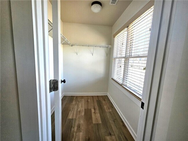 Building Photo - 5195 Wickingham Ln