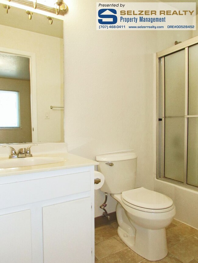 Building Photo - Fully equipped 2 bd. condo in a super conv...