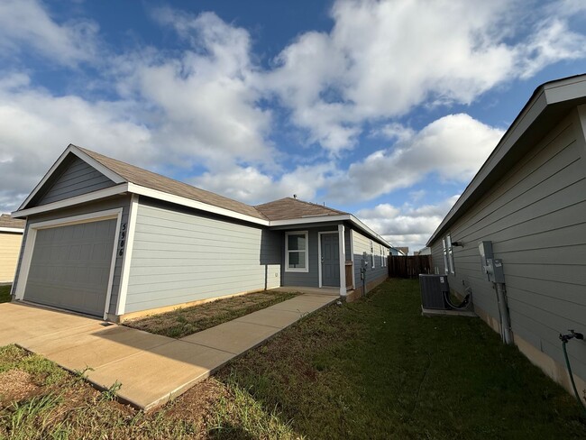 Building Photo - Dream Home in Seguin- 3 Bedroom / 2 Bath -...