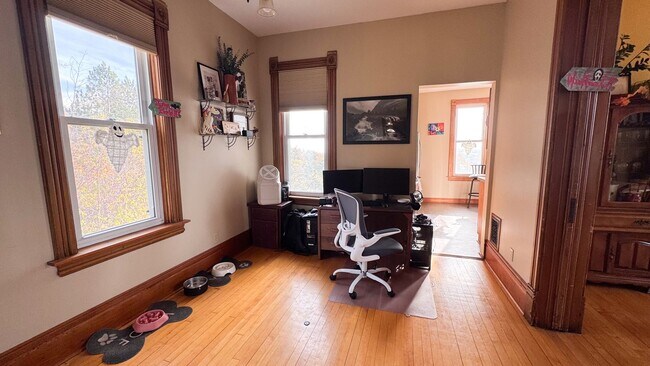 Building Photo - 1712 W 3rd St