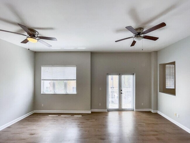 Building Photo - 2343 Vintage Dr