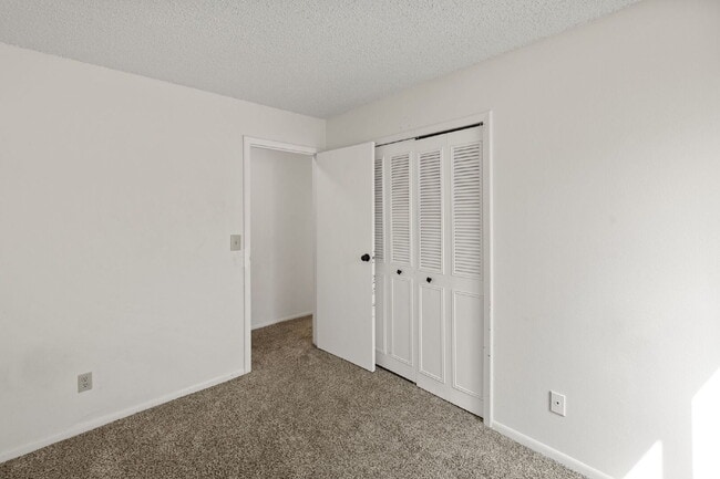 Building Photo - Close to Fort Carson and Cheyenne Mountain, 3 bedroom townhome with 2 car garage.