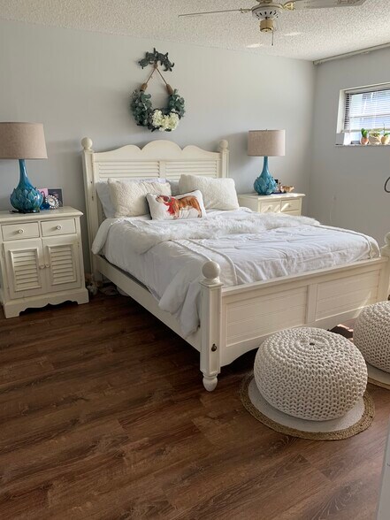 Master bedroom - 1411 NE 14th Ct