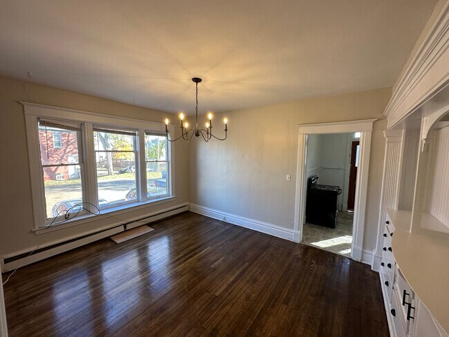 Building Photo - 447-449 W Walnut St