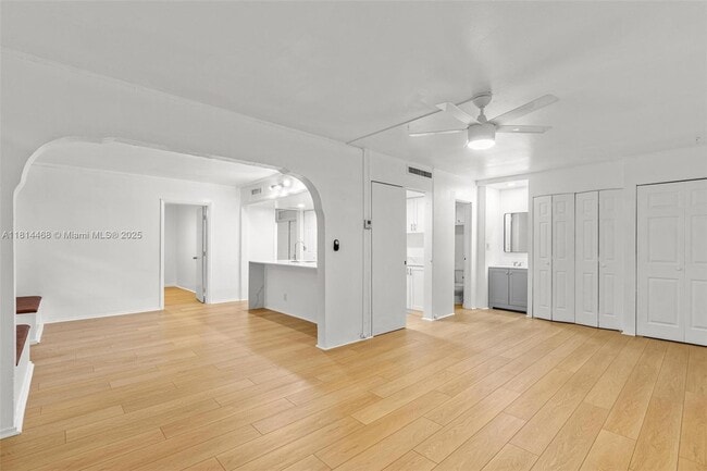 Building Photo - 15007 Coconut Ct