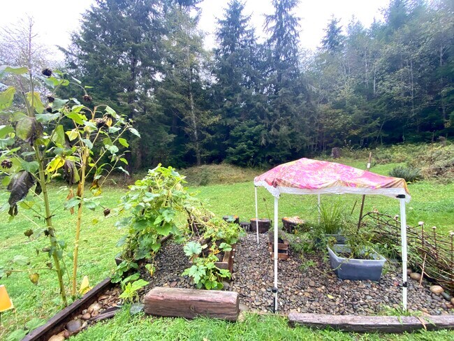 Building Photo - 60 W Puyallup Dr