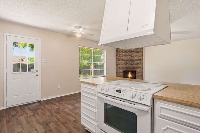 Building Photo - 616 Reveille Rd