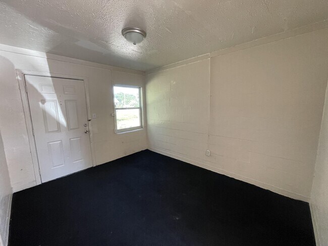 Building Photo - 131 B St