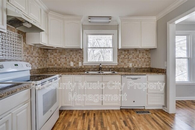 Building Photo - 209 Rhine Dr
