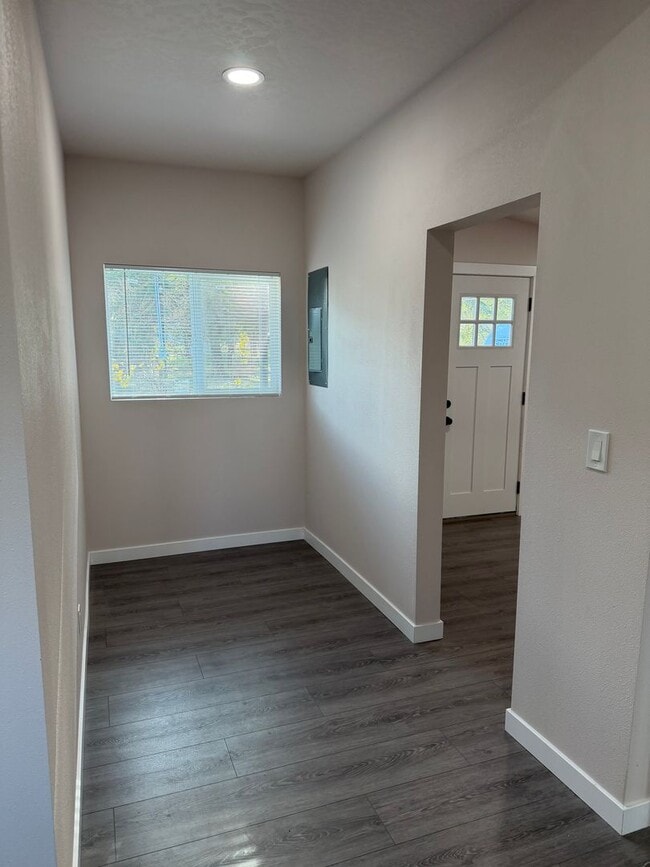 Building Photo - Updated 3 bedroom 2 bathroom house in Dexter!