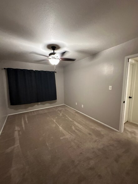Building Photo - 286 W Palomino Dr